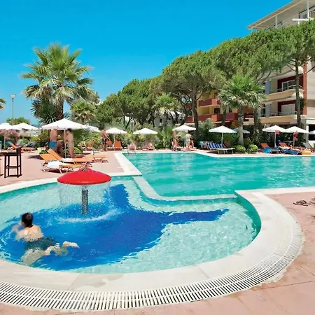 Sunset Sea View Two Bedroom شقة *