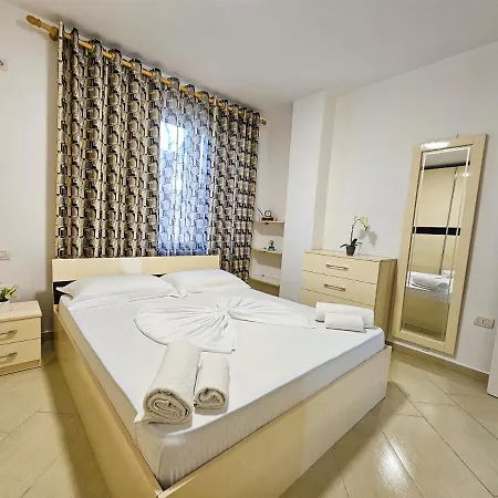 아파트 Sunset Sea View Two Bedroom 골렘