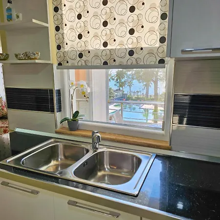 아파트 Sunset Sea View Two Bedroom 골렘